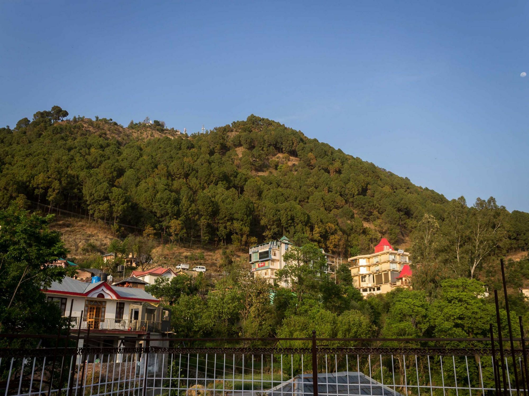 Oyo Home 13409 Cozy Stay Dharamshala Exterior photo